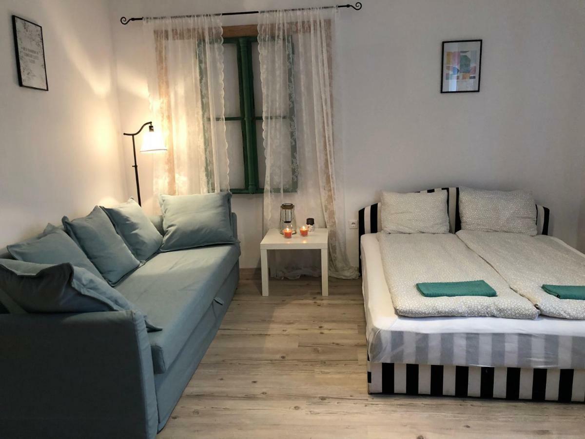 Tulipan Villa Panzio Szolnok Luaran gambar