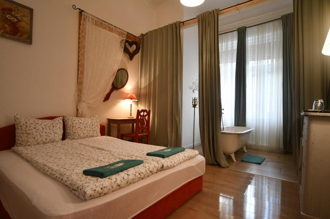 Tulipan Villa Panzio Szolnok Luaran gambar