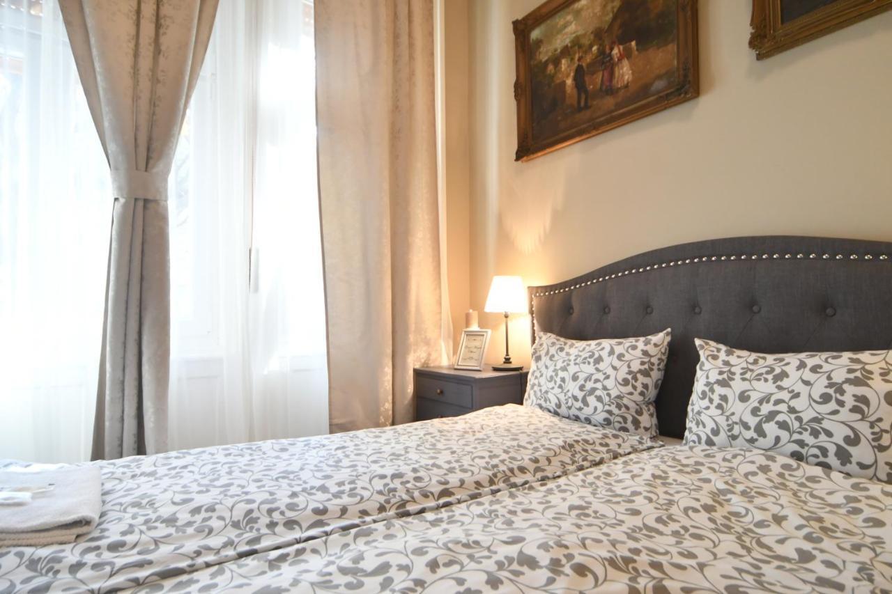 Tulipan Villa Panzio Szolnok Luaran gambar
