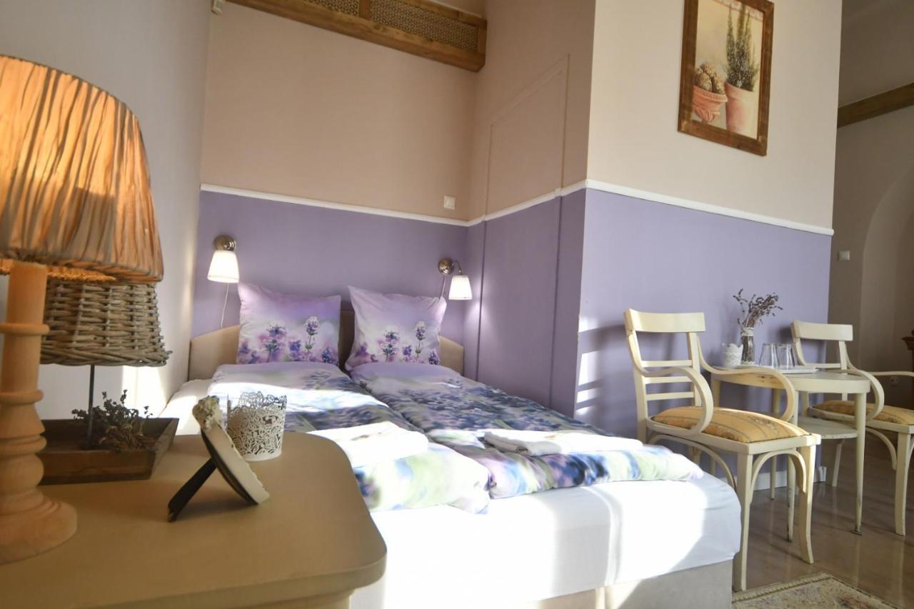 Tulipan Villa Panzio Szolnok Luaran gambar